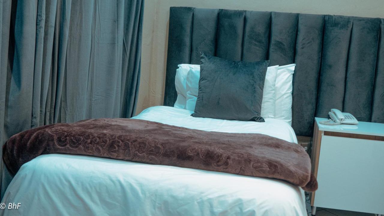 Henry George Guest House Pretoria-Noord エクステリア 写真