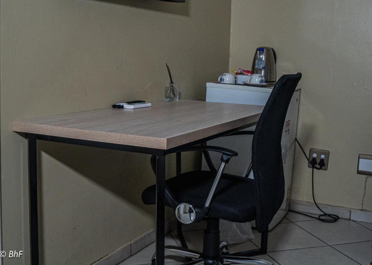 Henry George Guest House Pretoria-Noord エクステリア 写真