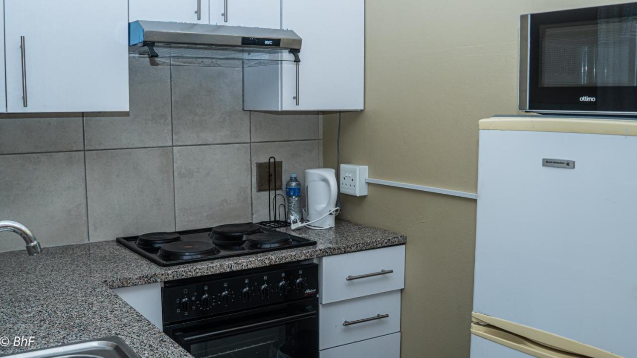 Henry George Guest House Pretoria-Noord エクステリア 写真