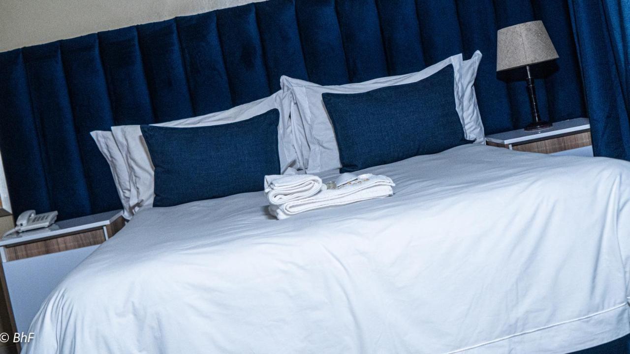Henry George Guest House Pretoria-Noord エクステリア 写真