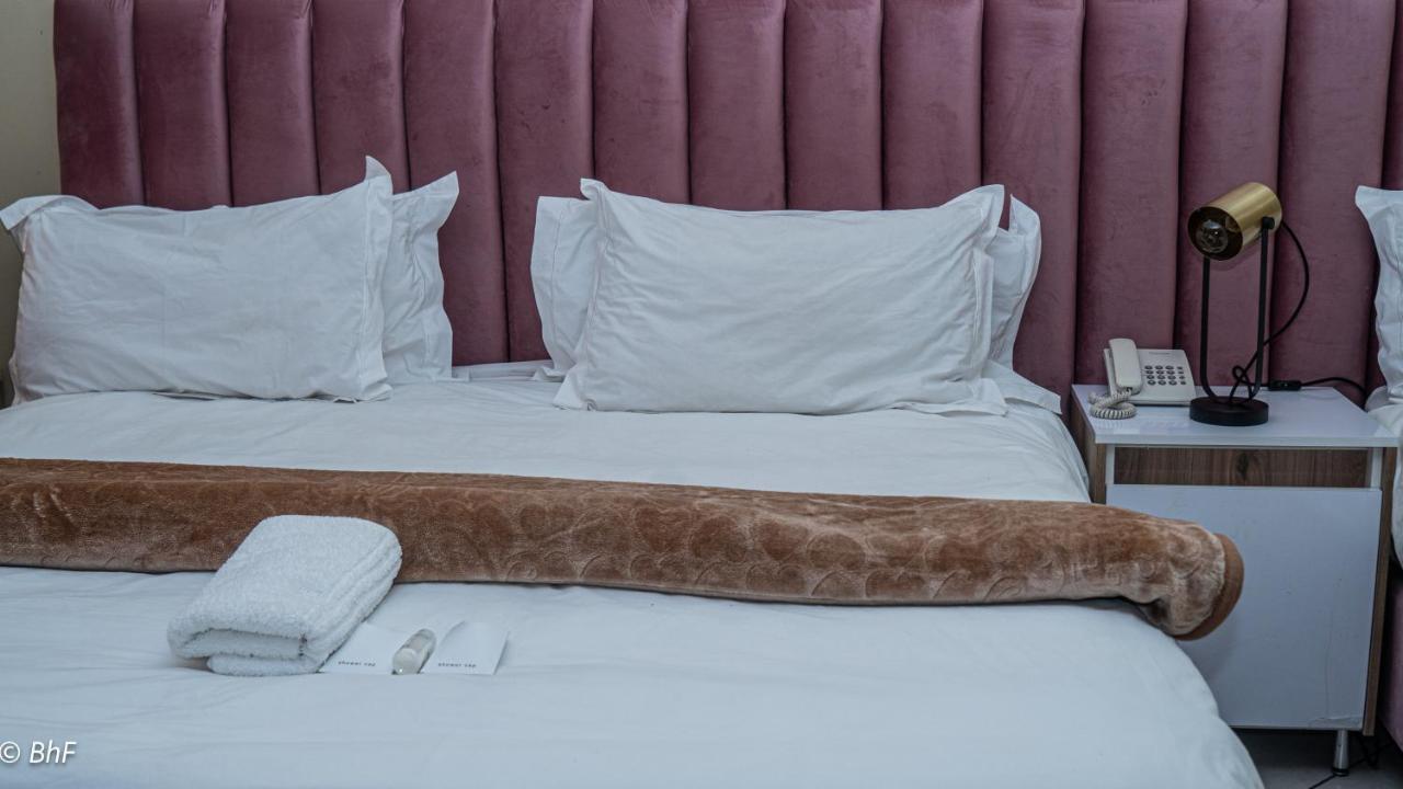 Henry George Guest House Pretoria-Noord エクステリア 写真