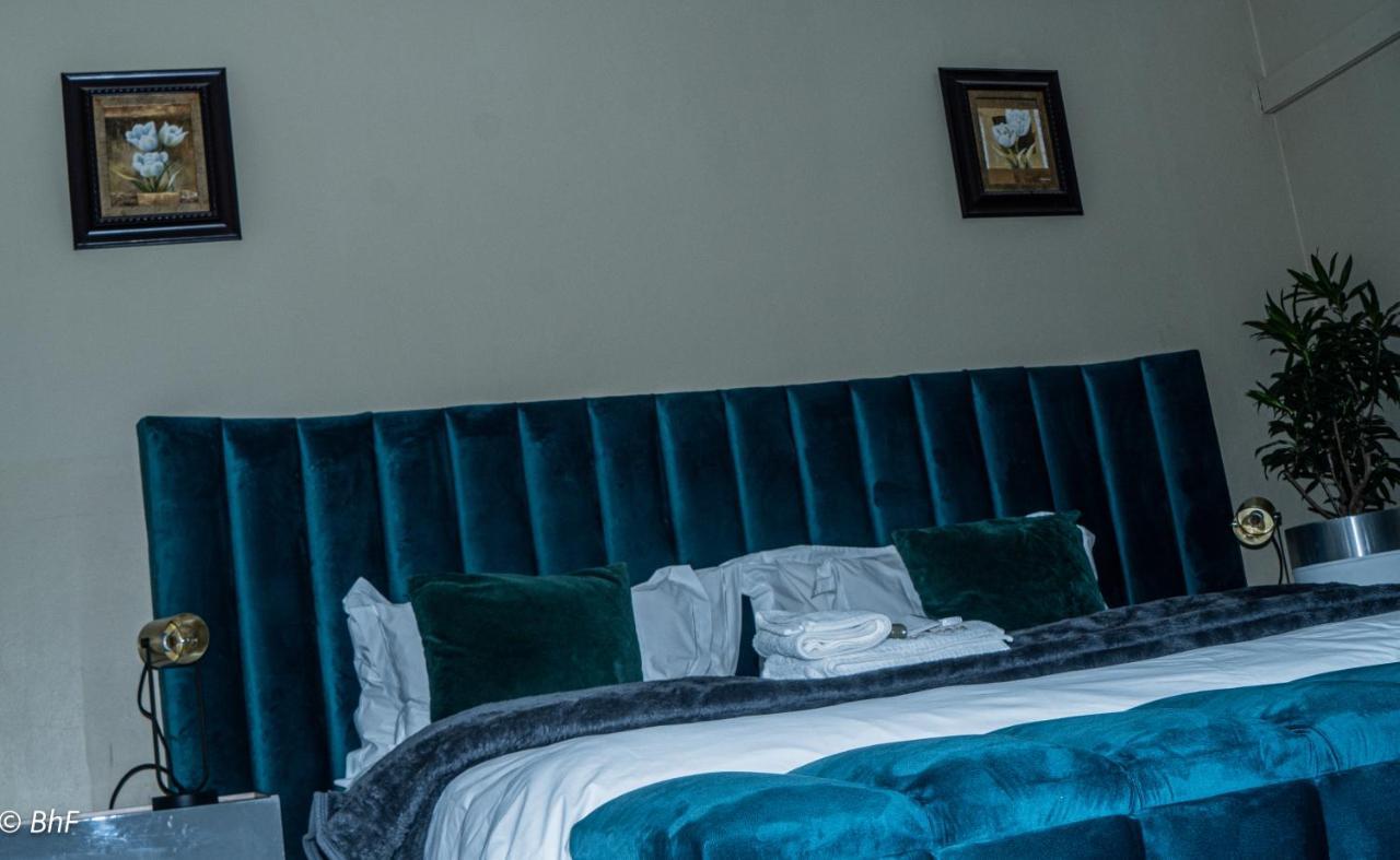 Henry George Guest House Pretoria-Noord エクステリア 写真