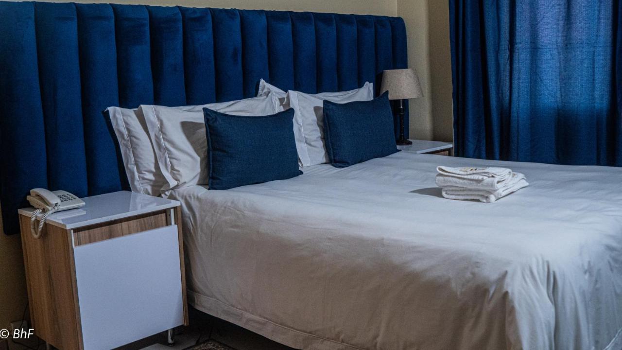 Henry George Guest House Pretoria-Noord エクステリア 写真