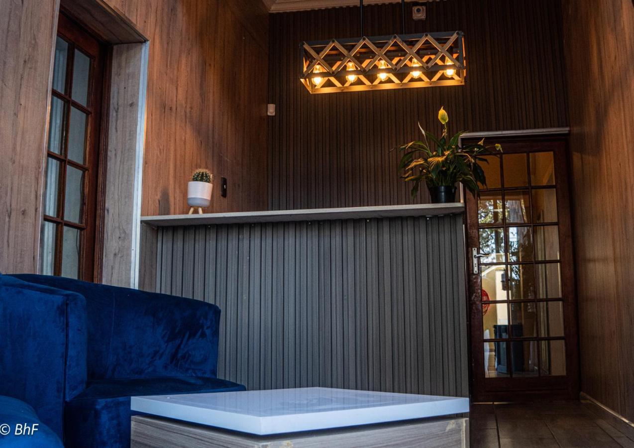 Henry George Guest House Pretoria-Noord エクステリア 写真
