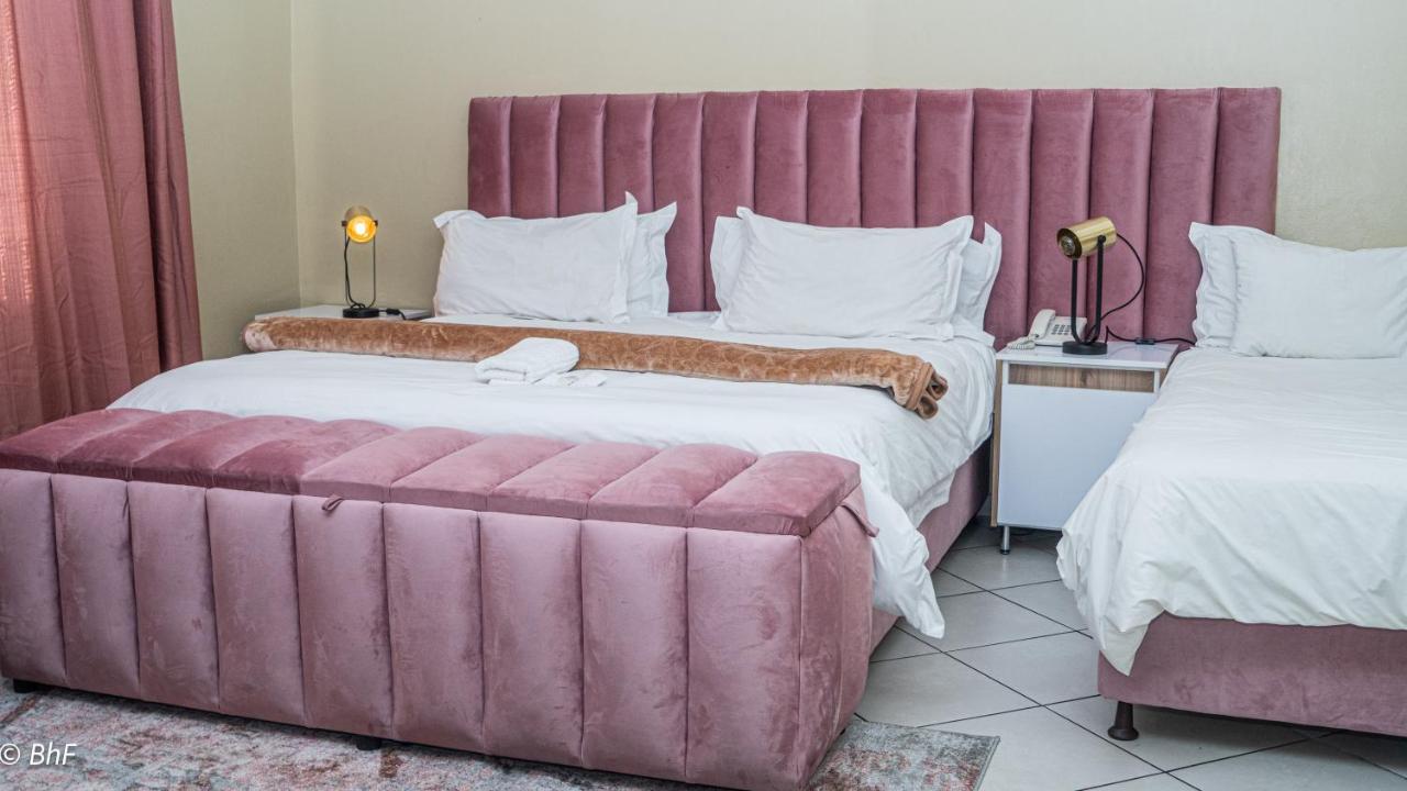 Henry George Guest House Pretoria-Noord エクステリア 写真