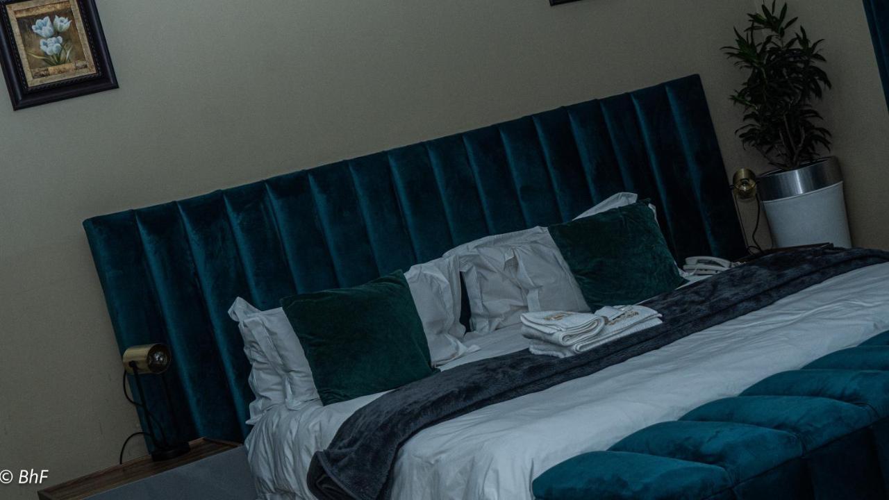 Henry George Guest House Pretoria-Noord エクステリア 写真