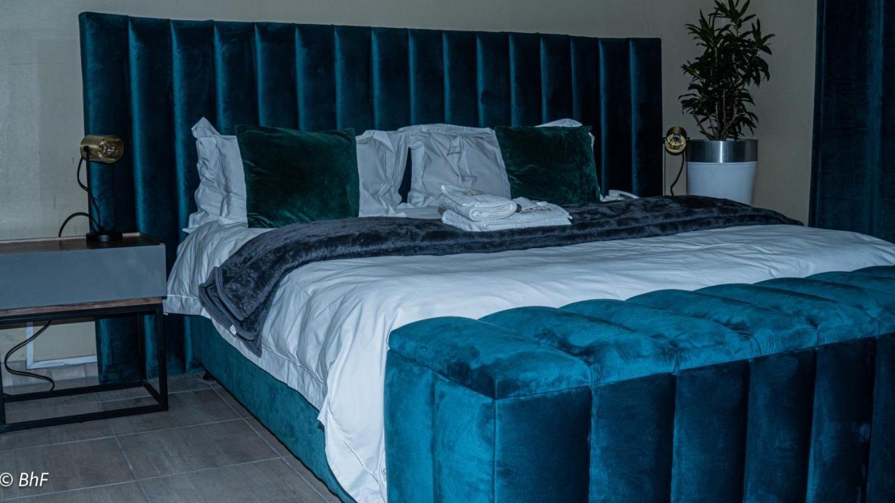 Henry George Guest House Pretoria-Noord エクステリア 写真