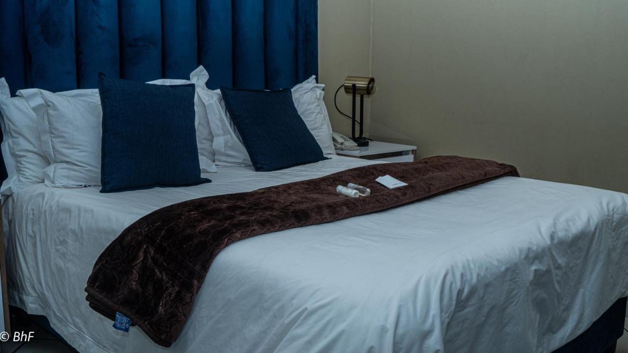 Henry George Guest House Pretoria-Noord エクステリア 写真