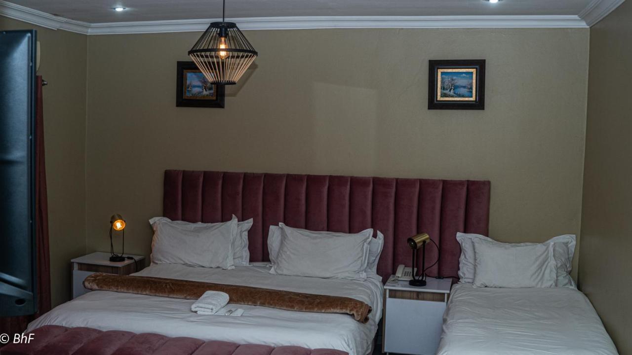 Henry George Guest House Pretoria-Noord エクステリア 写真