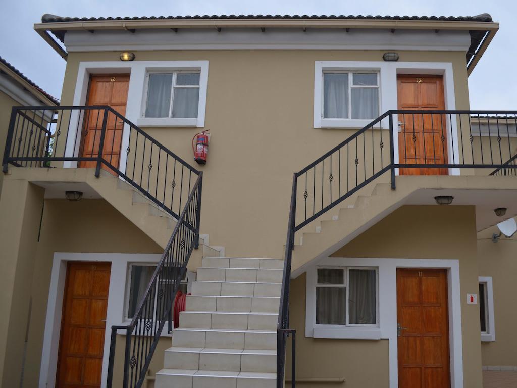 Henry George Guest House Pretoria-Noord エクステリア 写真